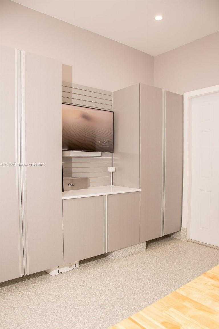 Small Image of 4819 UNIVERSITY DR #4819, Coral Gables Number 27