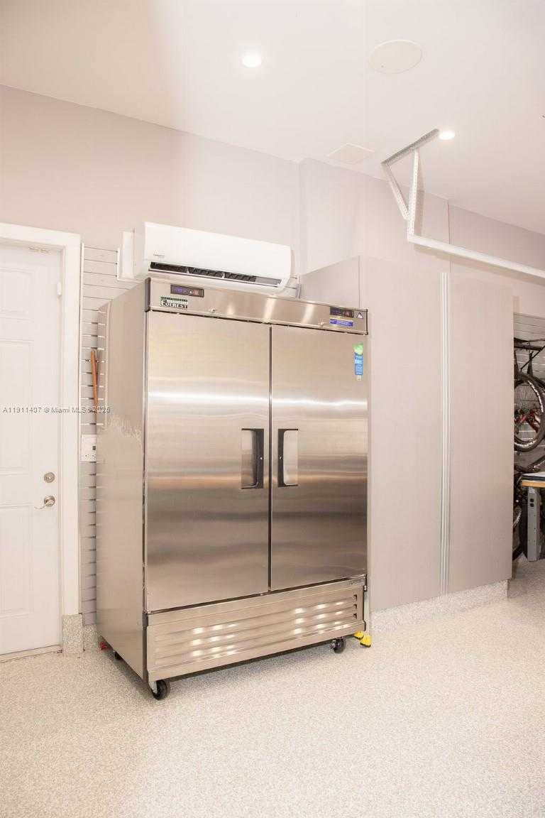 Small Image of 4819 UNIVERSITY DR #4819, Coral Gables Number 28