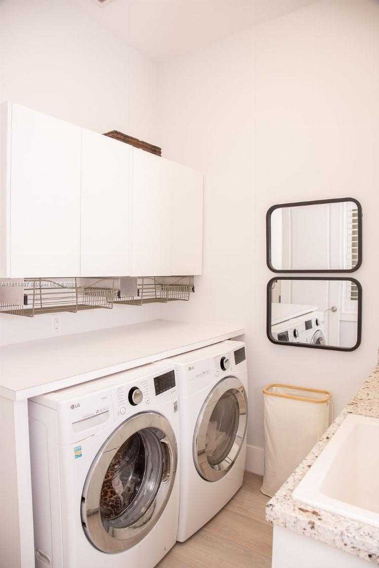 Small Image of 4819 UNIVERSITY DR #4819, Coral Gables Number 29