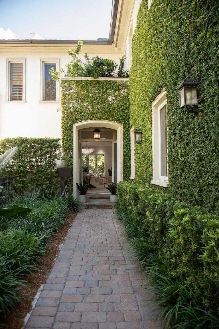 Small Image of 4819 UNIVERSITY DR #4819, Coral Gables Number 3