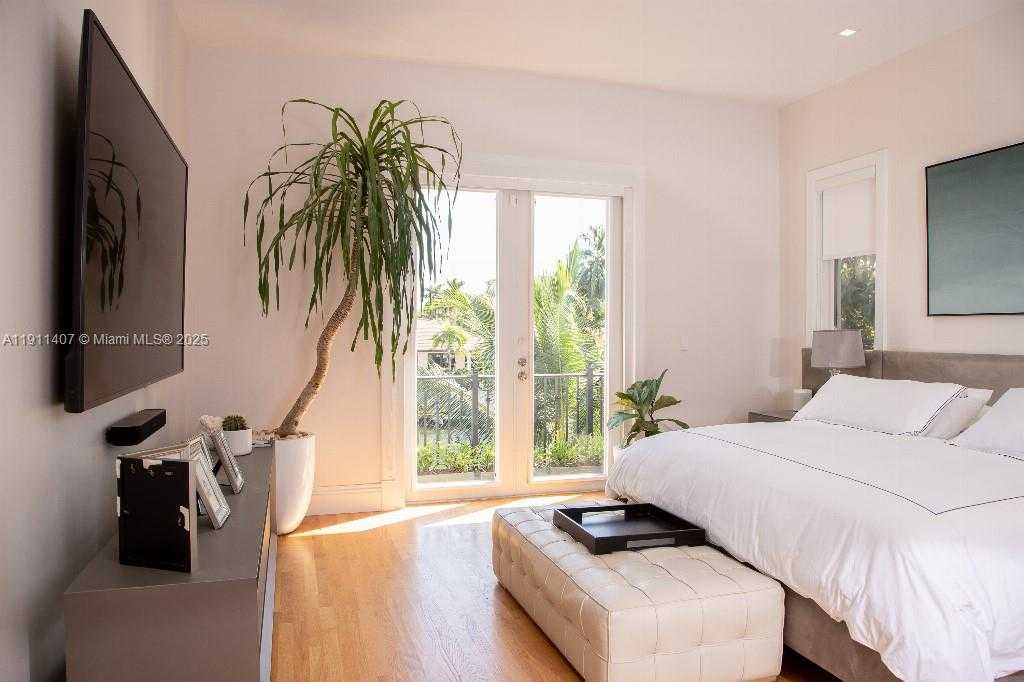 Small Image of 4819 UNIVERSITY DR #4819, Coral Gables Number 30