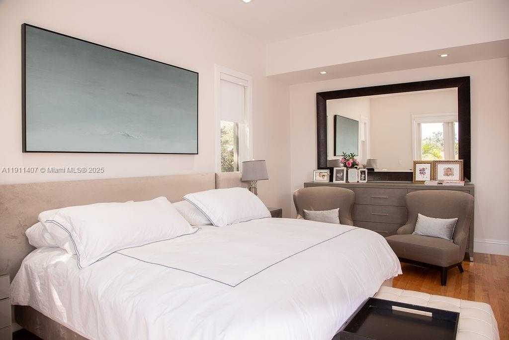 Small Image of 4819 UNIVERSITY DR #4819, Coral Gables Number 31