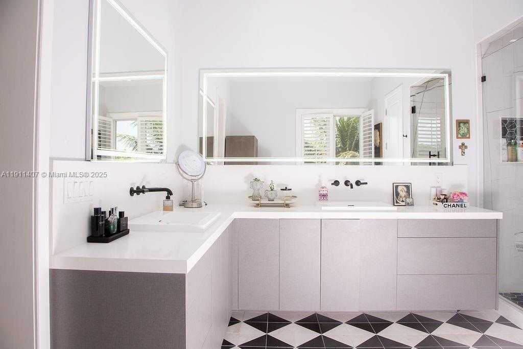 Small Image of 4819 UNIVERSITY DR #4819, Coral Gables Number 33