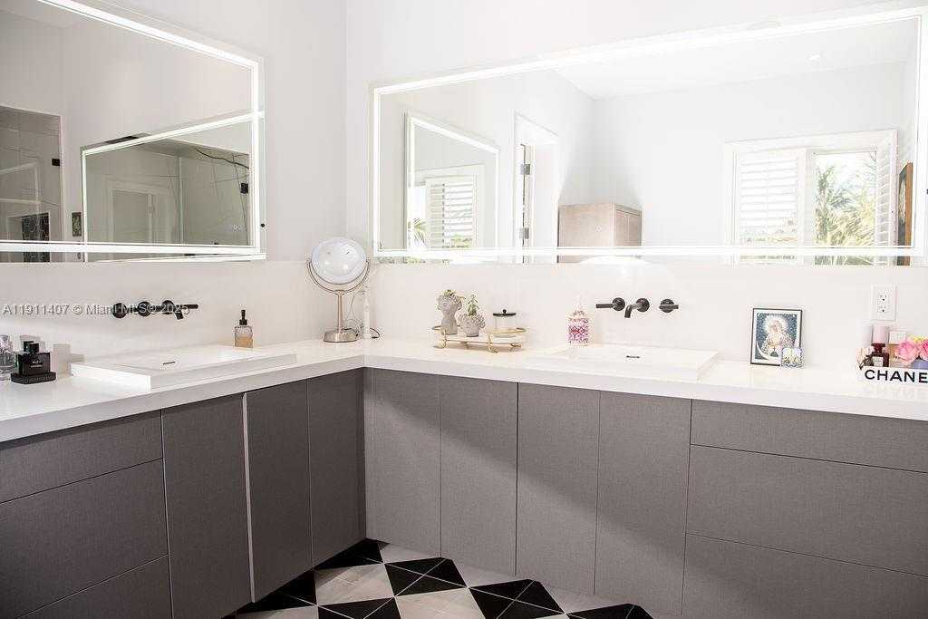 Small Image of 4819 UNIVERSITY DR #4819, Coral Gables Number 34