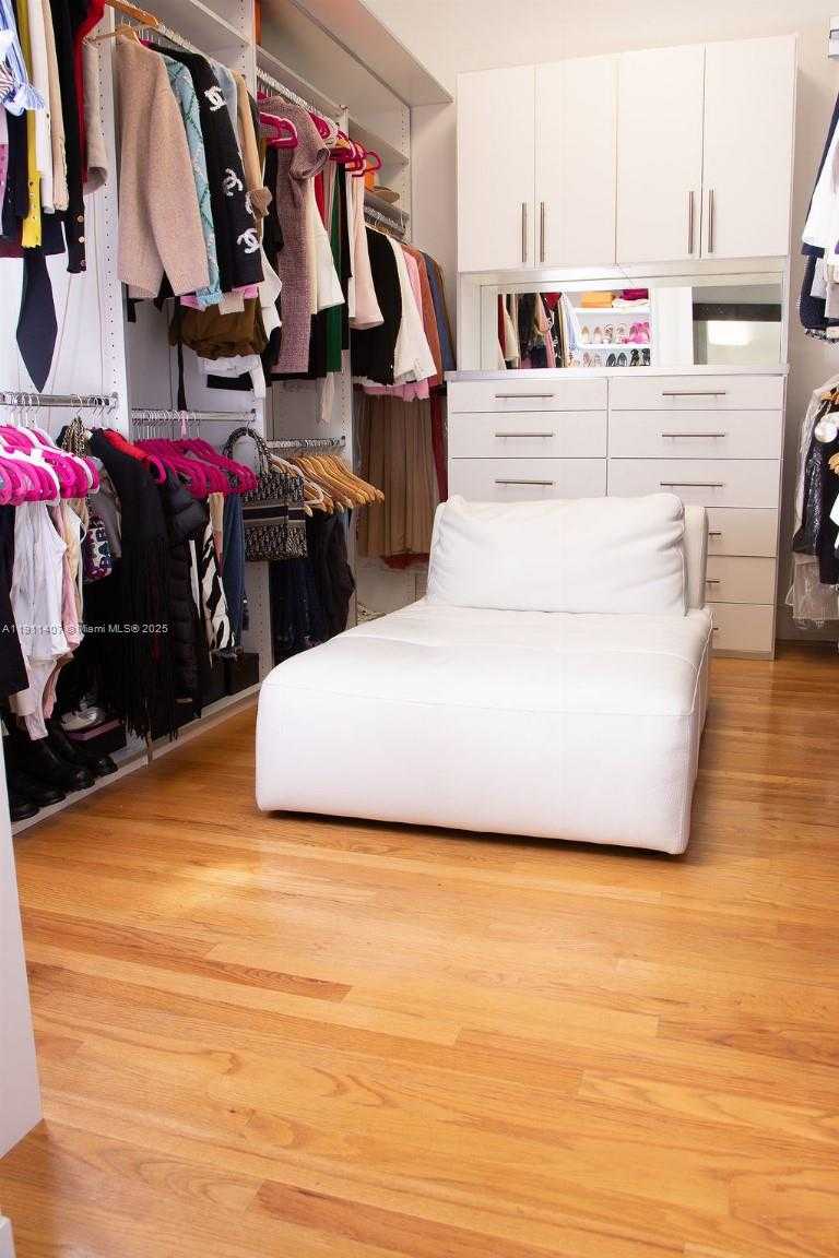 Small Image of 4819 UNIVERSITY DR #4819, Coral Gables Number 36