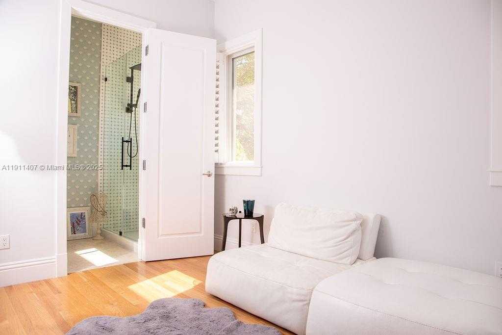 Small Image of 4819 UNIVERSITY DR #4819, Coral Gables Number 37