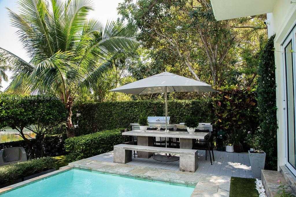 Small Image of 4819 UNIVERSITY DR #4819, Coral Gables Number 5