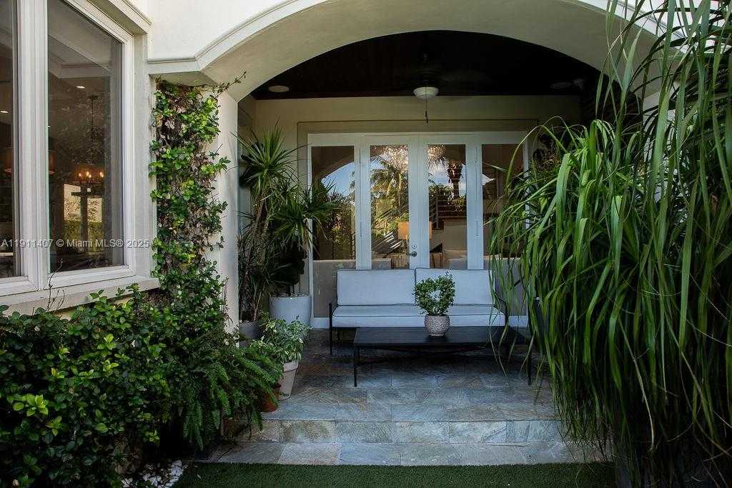 Small Image of 4819 UNIVERSITY DR #4819, Coral Gables Number 6