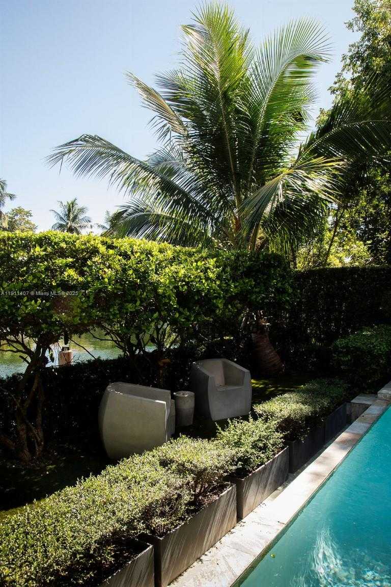 Small Image of 4819 UNIVERSITY DR #4819, Coral Gables Number 7