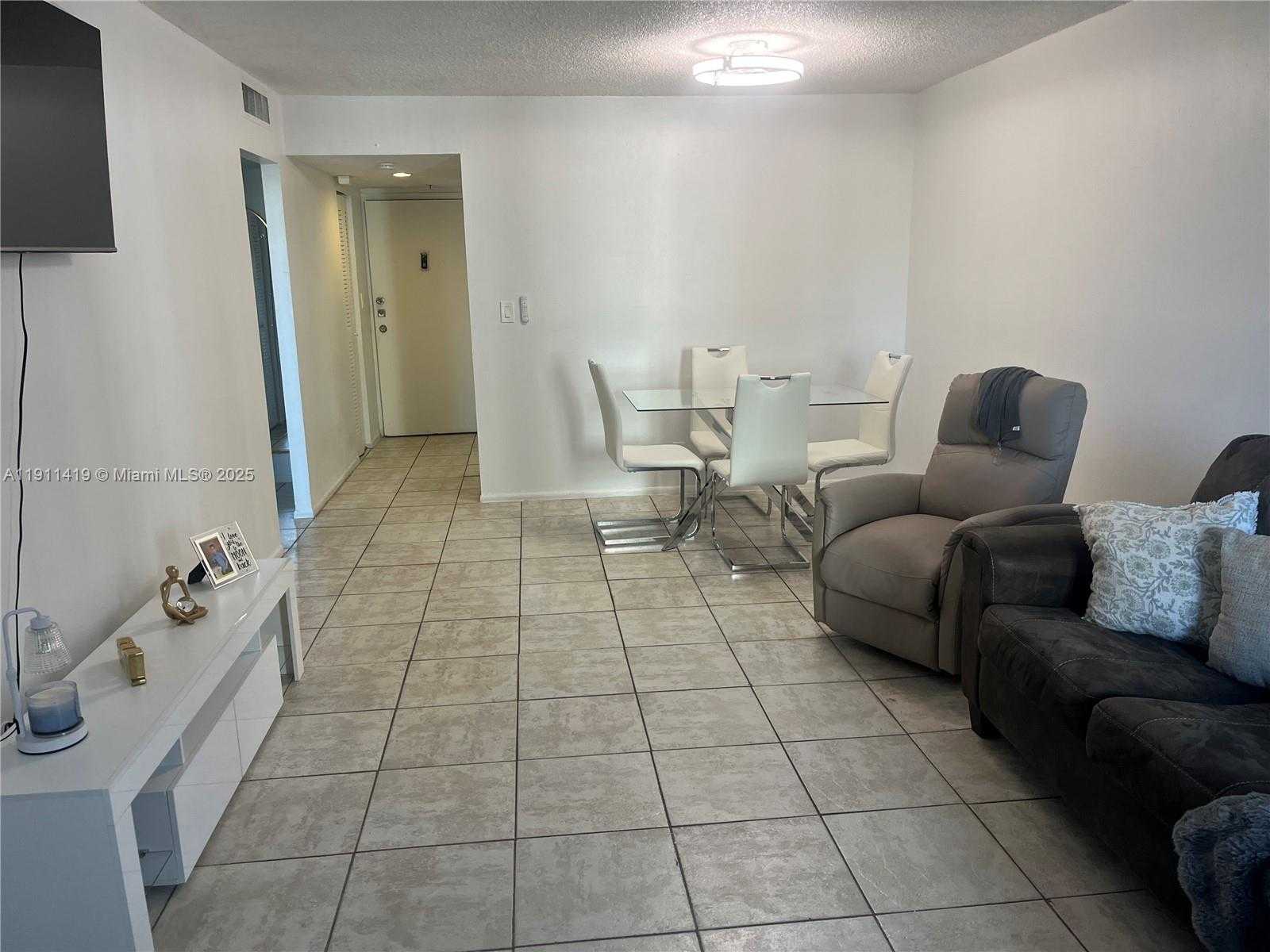 Small Image of 1825 WEST 44TH PL #309, Hialeah Number 2