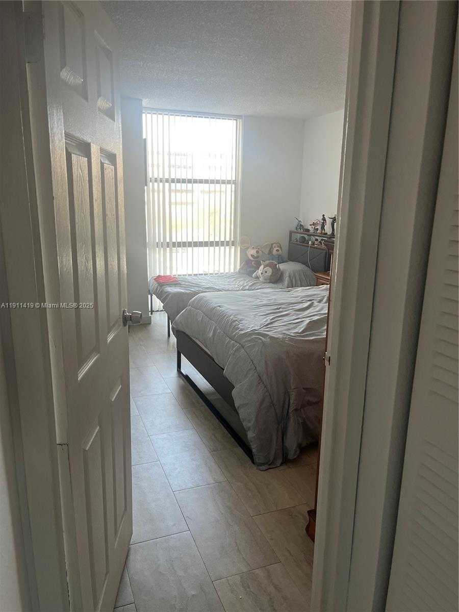 Small Image of 1825 WEST 44TH PL #309, Hialeah Number 4