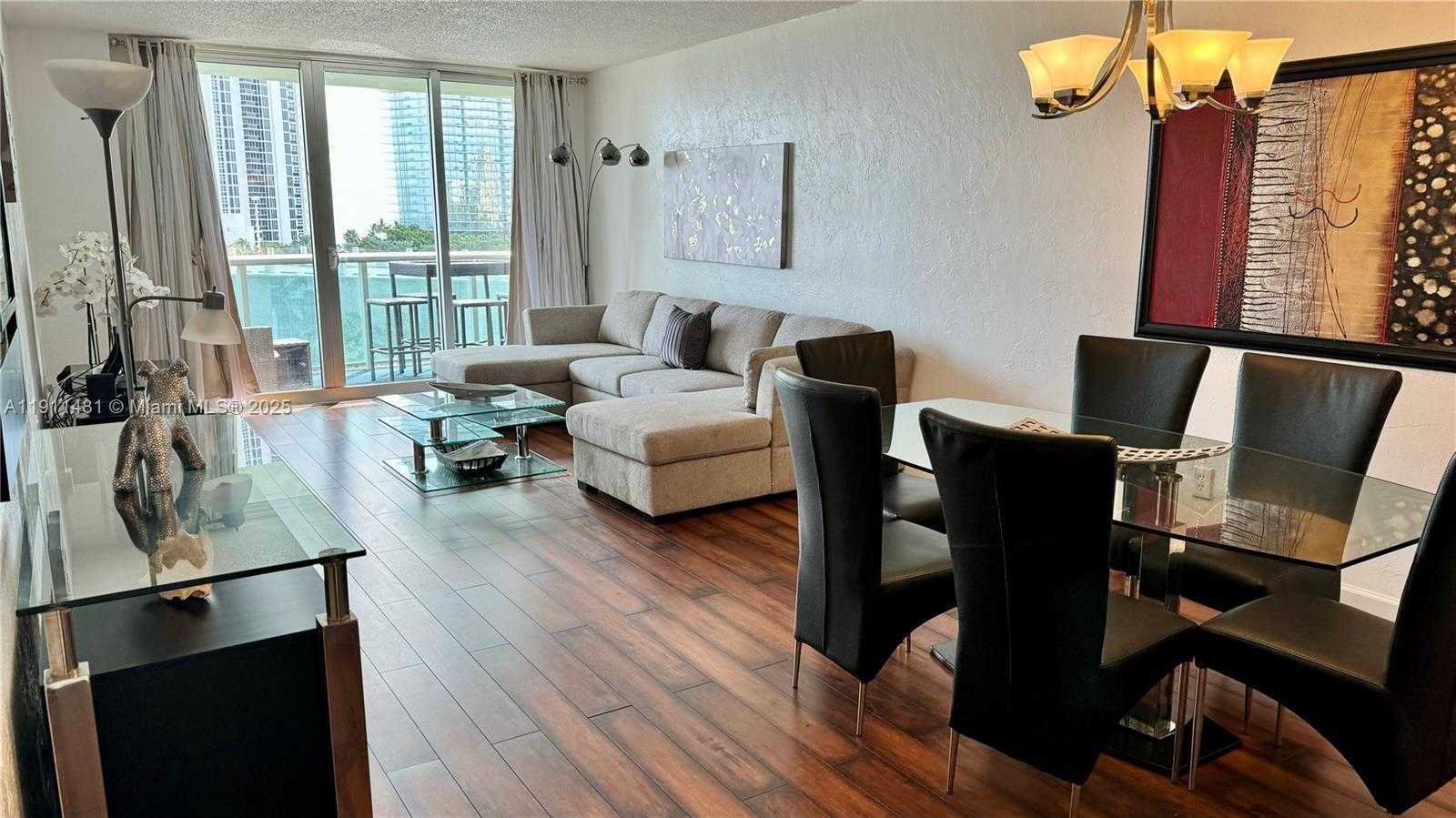 Imagen de Pequeño Objeto