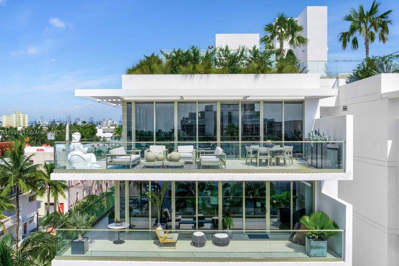 Small Image of 300 COLLINS AVE #PH3, Miami Beach Number 1
