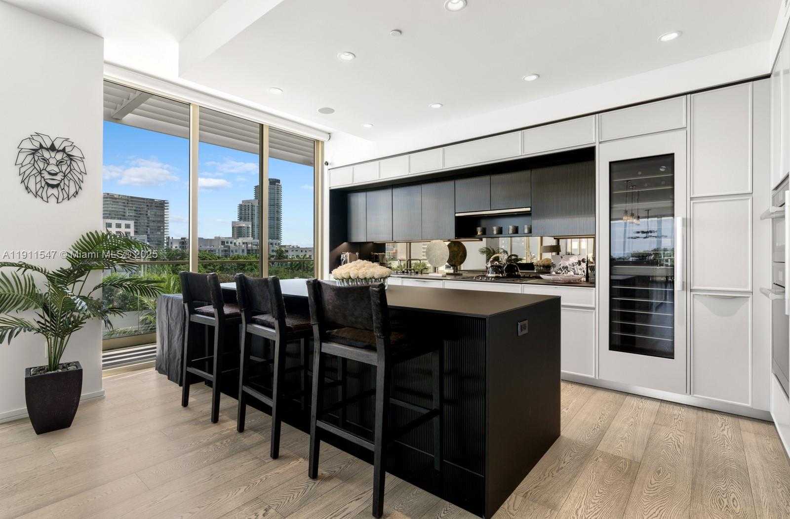 Small Image of 300 COLLINS AVE #PH3, Miami Beach Number 15