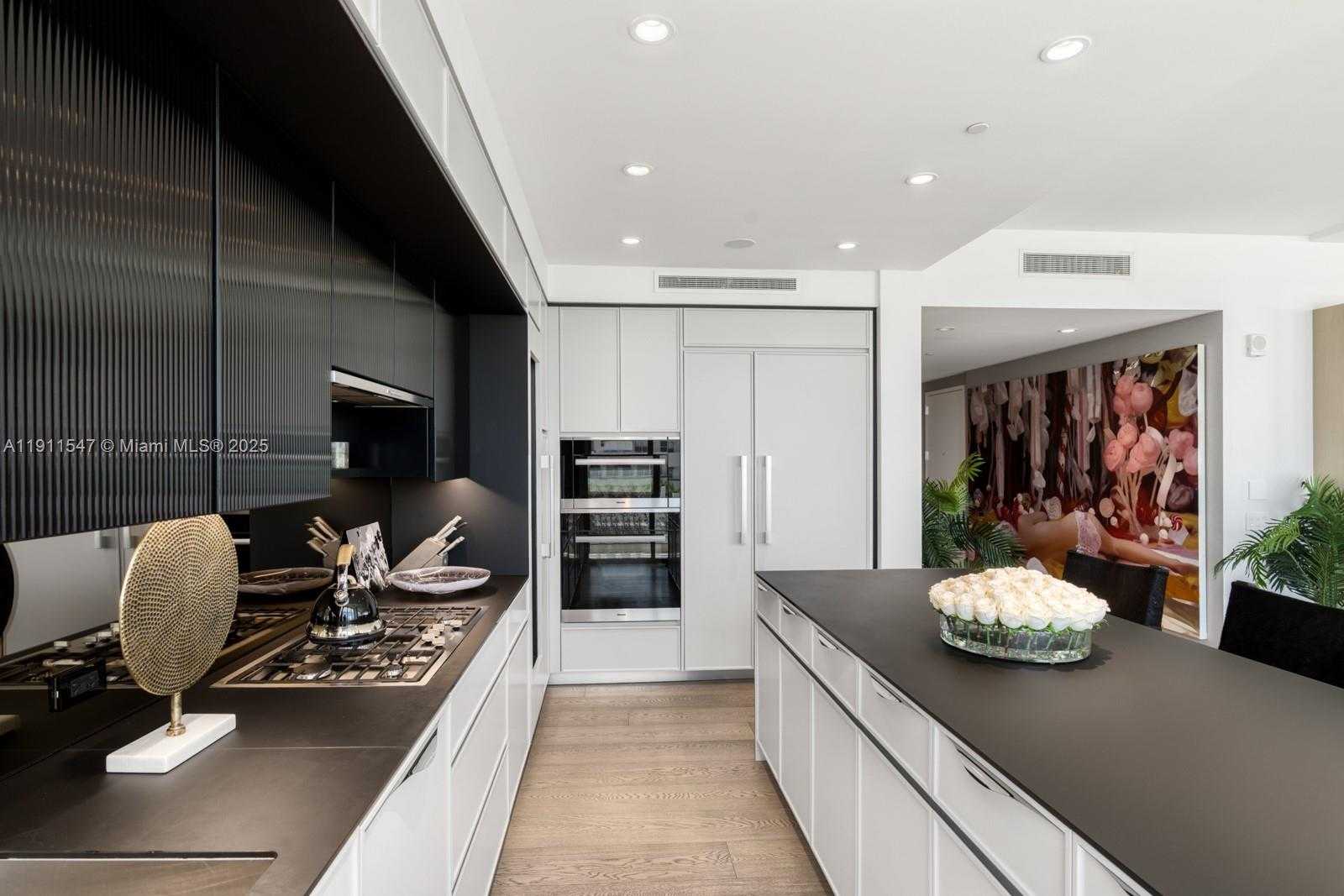 Small Image of 300 COLLINS AVE #PH3, Miami Beach Number 18