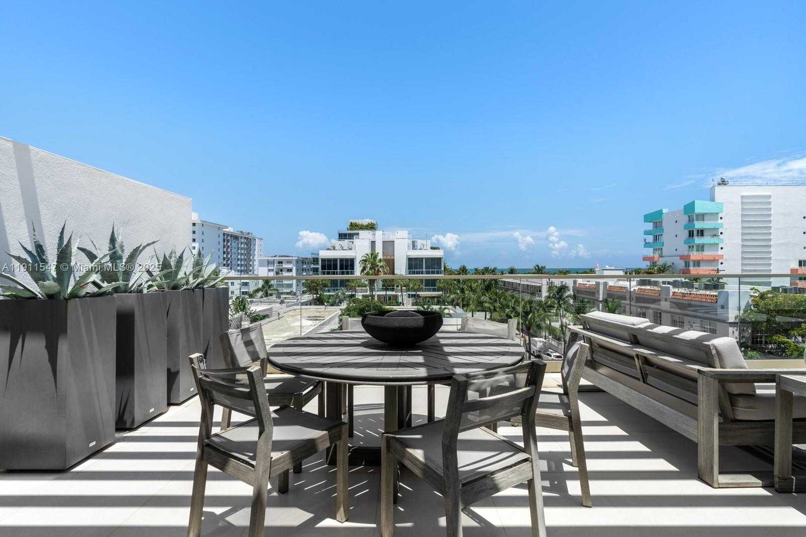 Small Image of 300 COLLINS AVE #PH3, Miami Beach Number 2