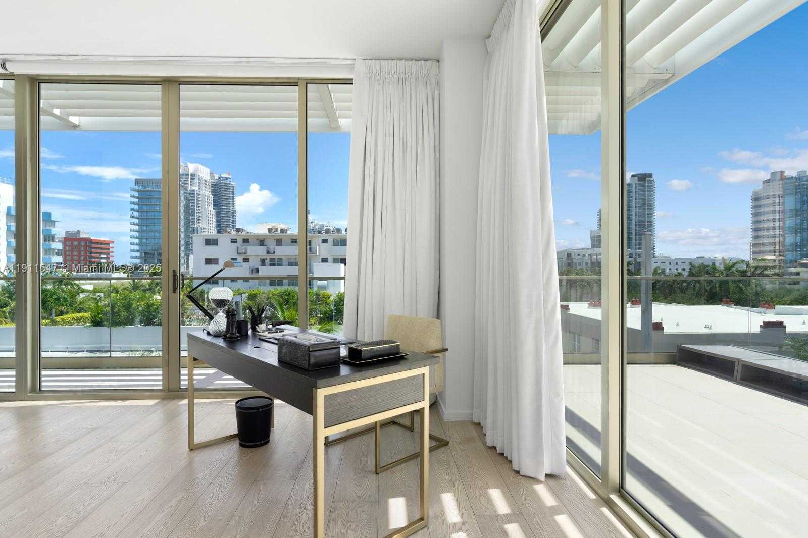 Small Image of 300 COLLINS AVE #PH3, Miami Beach Number 23