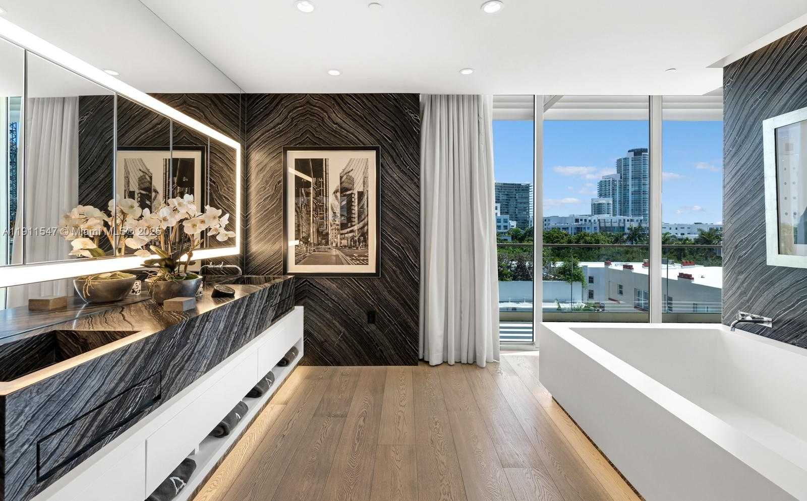 Small Image of 300 COLLINS AVE #PH3, Miami Beach Number 24