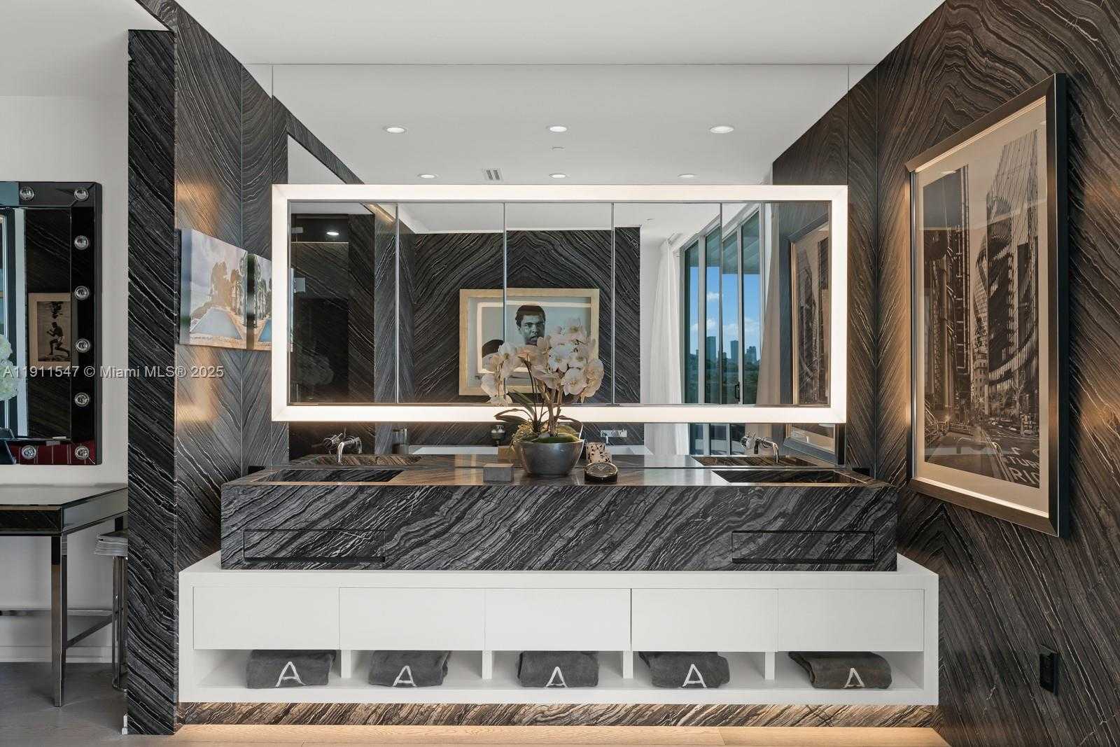 Small Image of 300 COLLINS AVE #PH3, Miami Beach Number 25