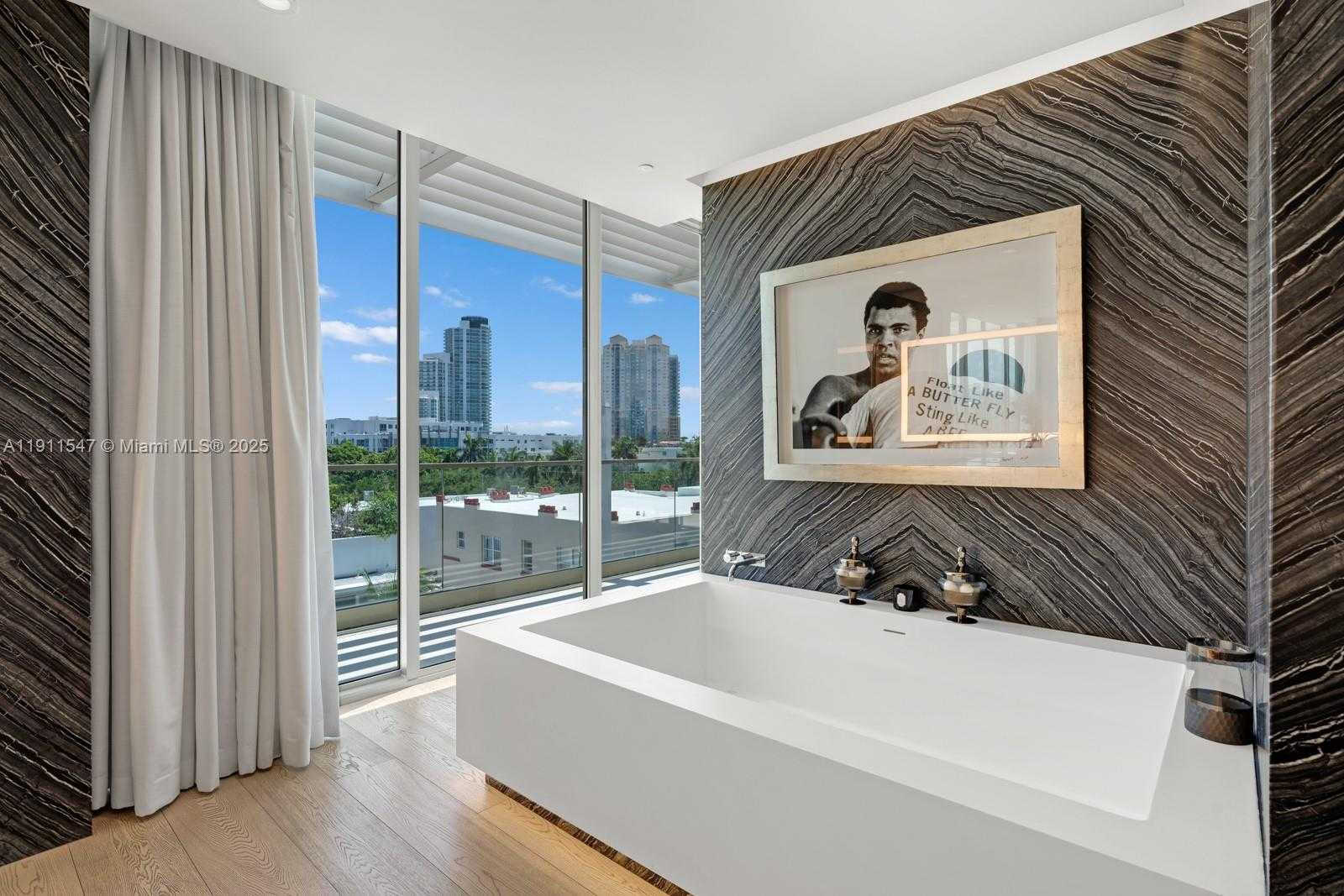 Small Image of 300 COLLINS AVE #PH3, Miami Beach Number 26