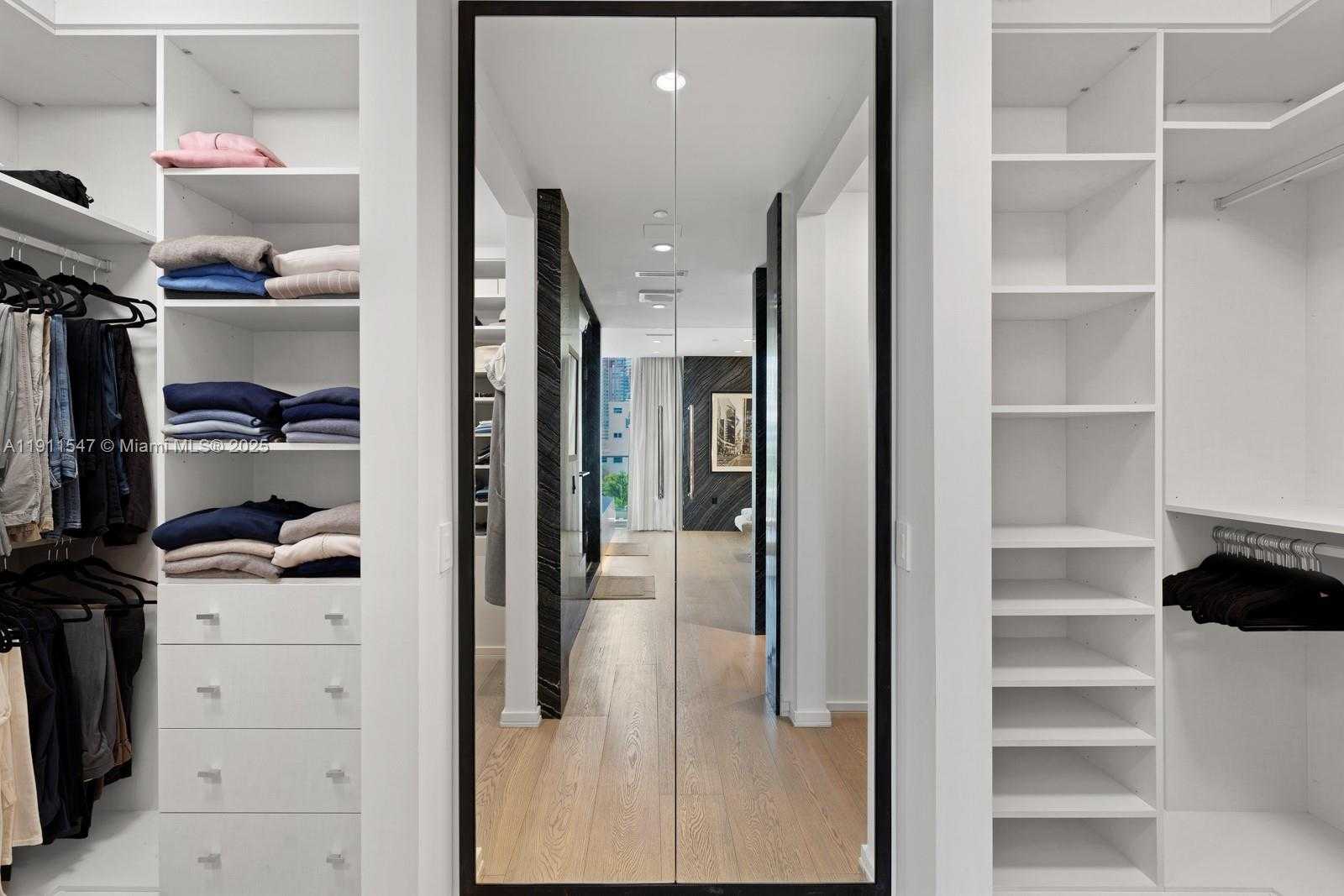 Small Image of 300 COLLINS AVE #PH3, Miami Beach Number 28