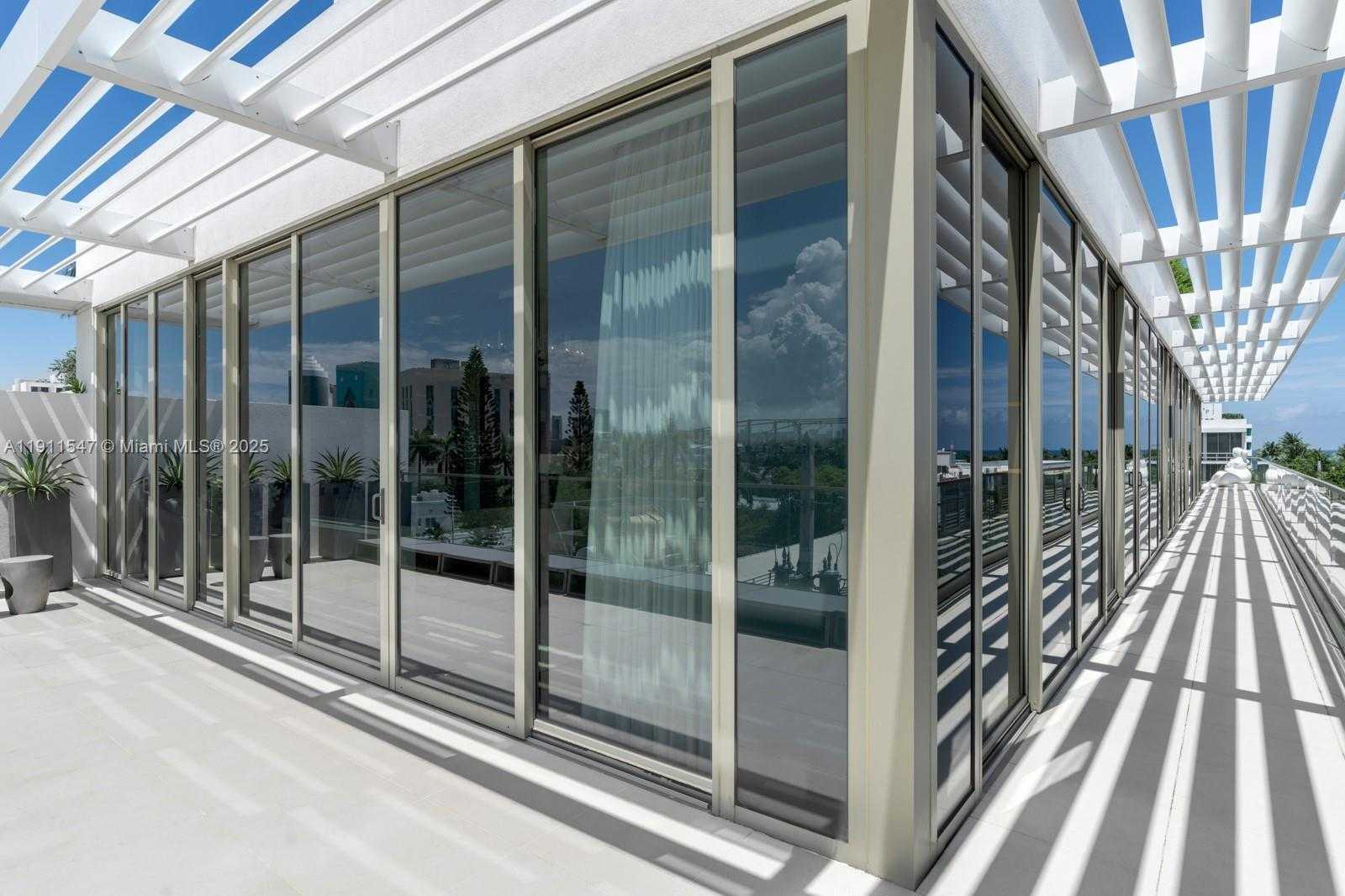 Small Image of 300 COLLINS AVE #PH3, Miami Beach Number 29