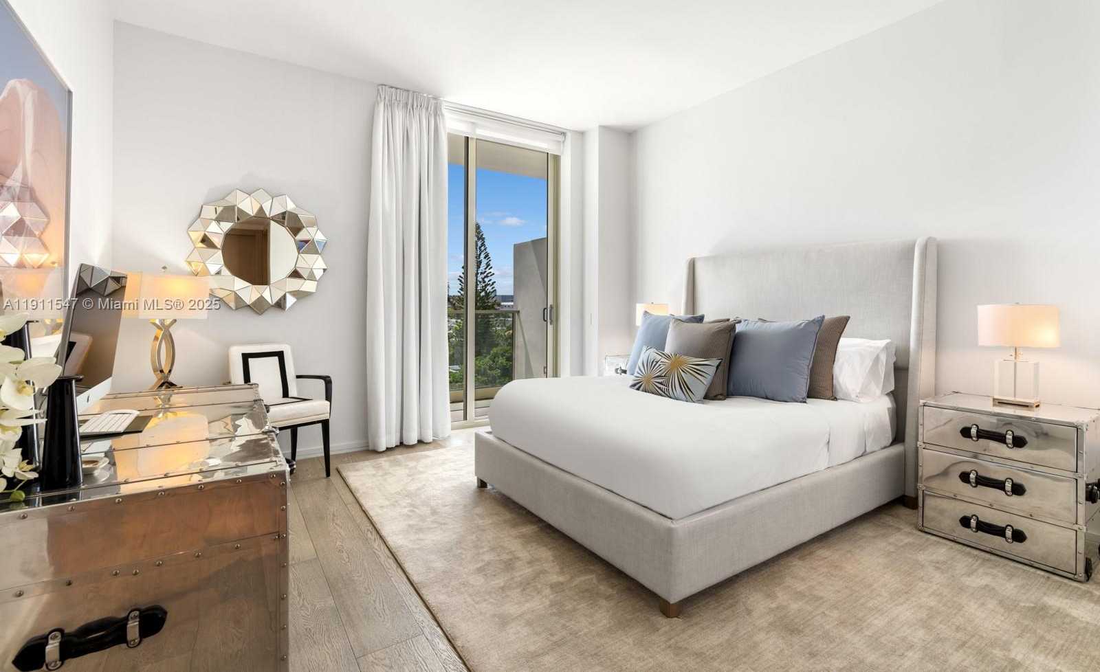 Small Image of 300 COLLINS AVE #PH3, Miami Beach Number 30