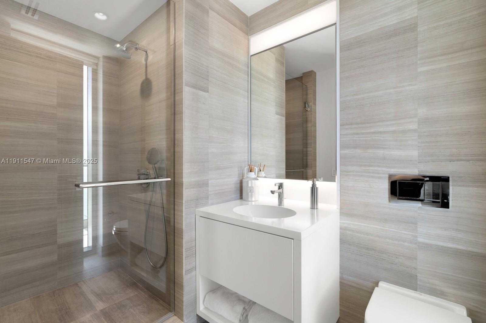 Small Image of 300 COLLINS AVE #PH3, Miami Beach Number 35