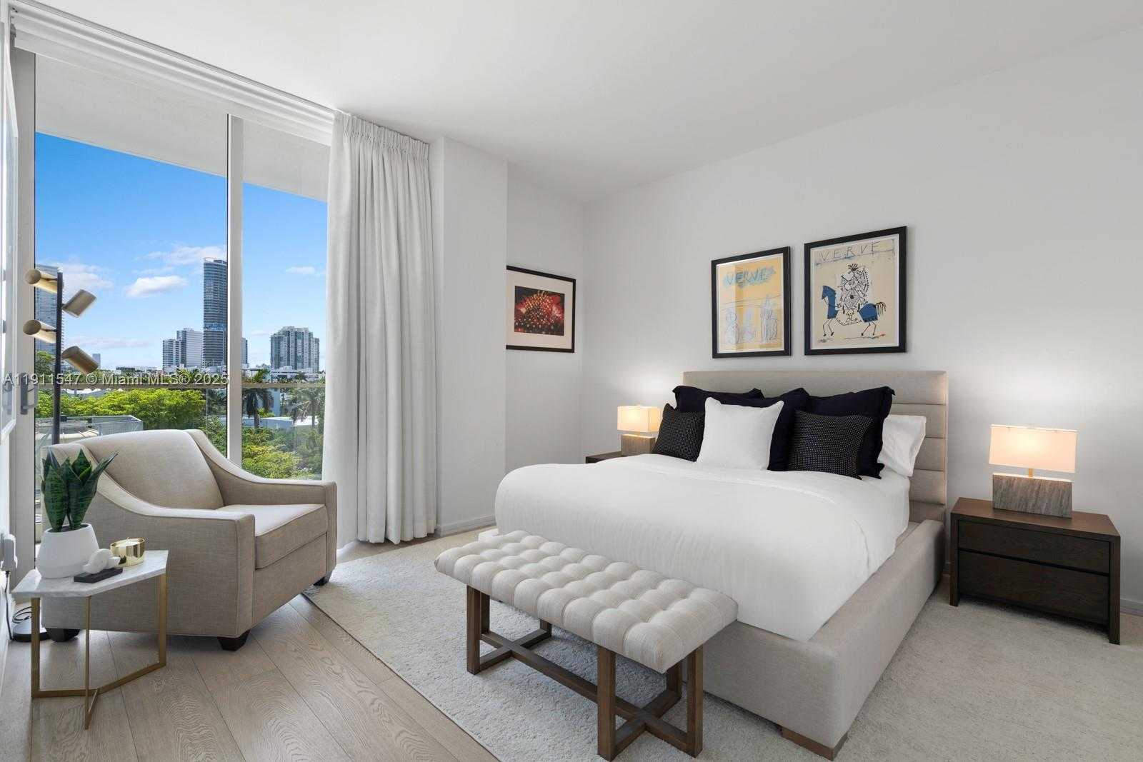 Small Image of 300 COLLINS AVE #PH3, Miami Beach Number 36