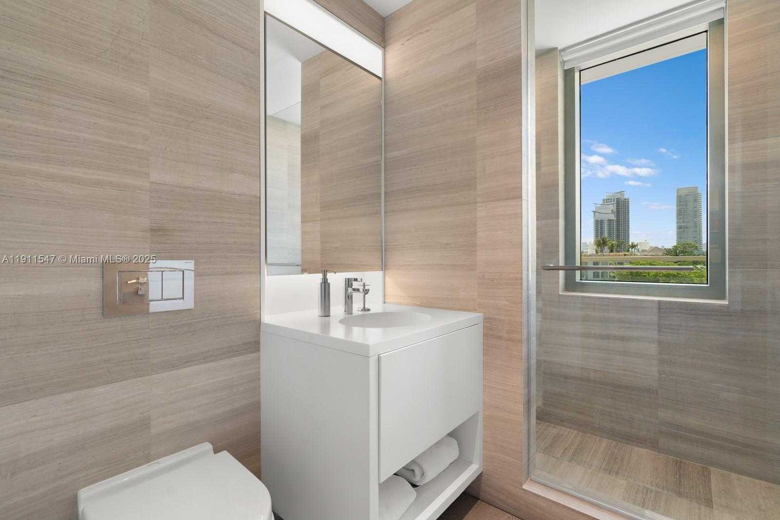 Small Image of 300 COLLINS AVE #PH3, Miami Beach Number 37