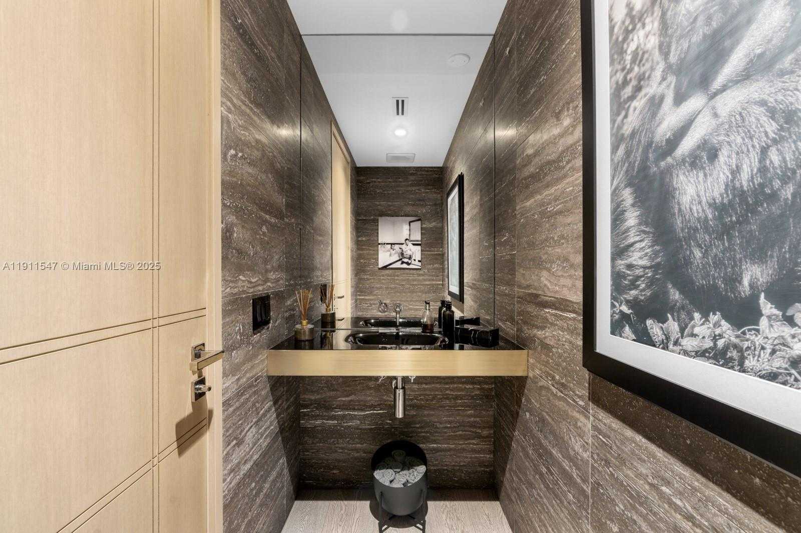 Small Image of 300 COLLINS AVE #PH3, Miami Beach Number 39