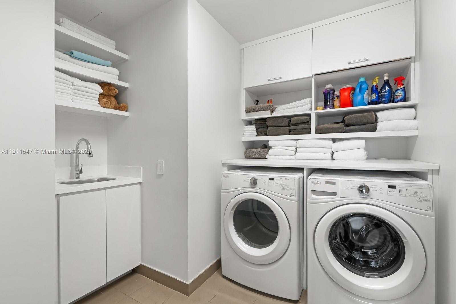 Small Image of 300 COLLINS AVE #PH3, Miami Beach Number 41