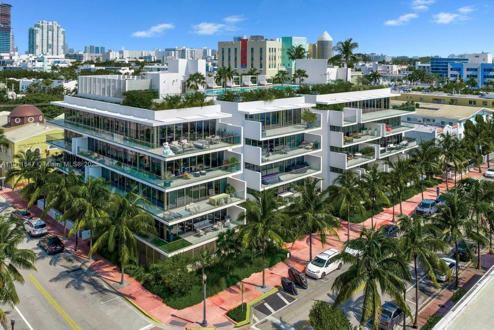 Small Image of 300 COLLINS AVE #PH3, Miami Beach Number 43