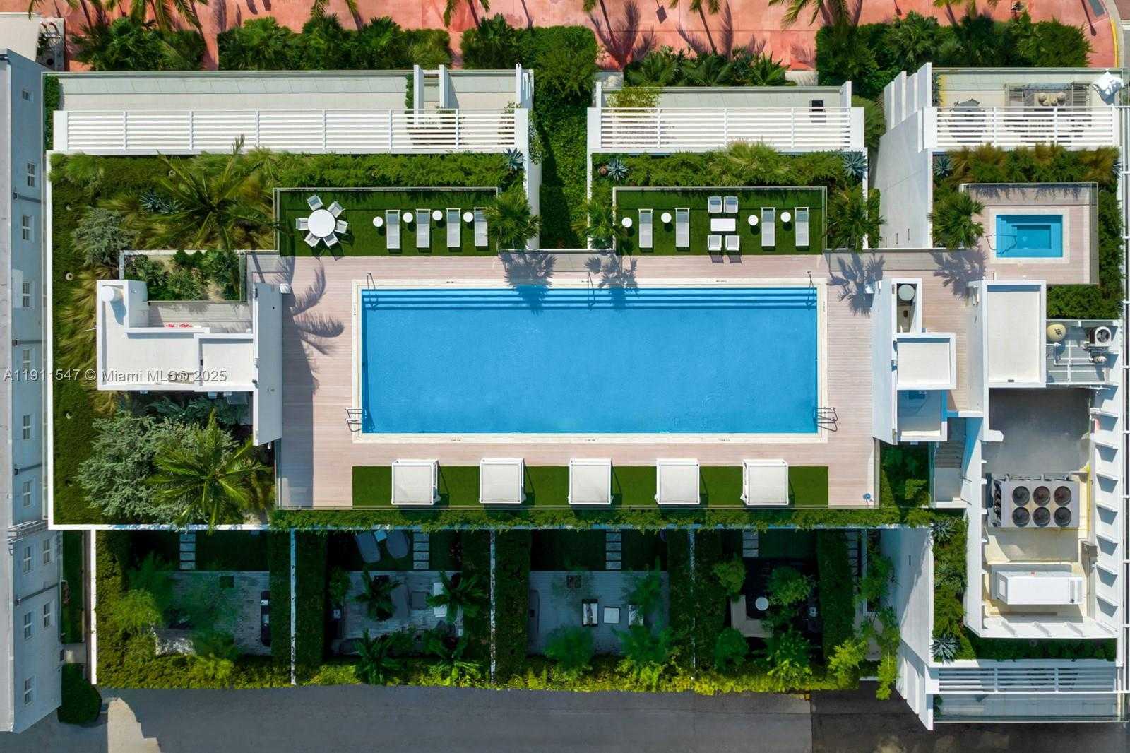 Small Image of 300 COLLINS AVE #PH3, Miami Beach Number 44