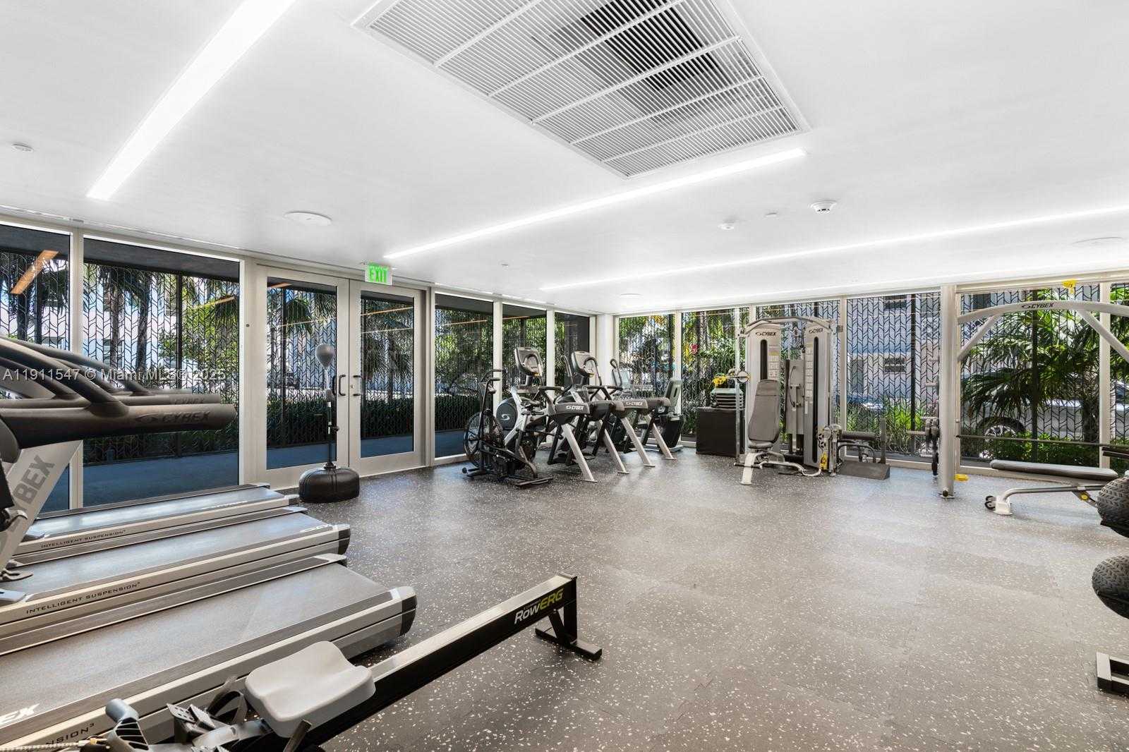 Small Image of 300 COLLINS AVE #PH3, Miami Beach Number 49