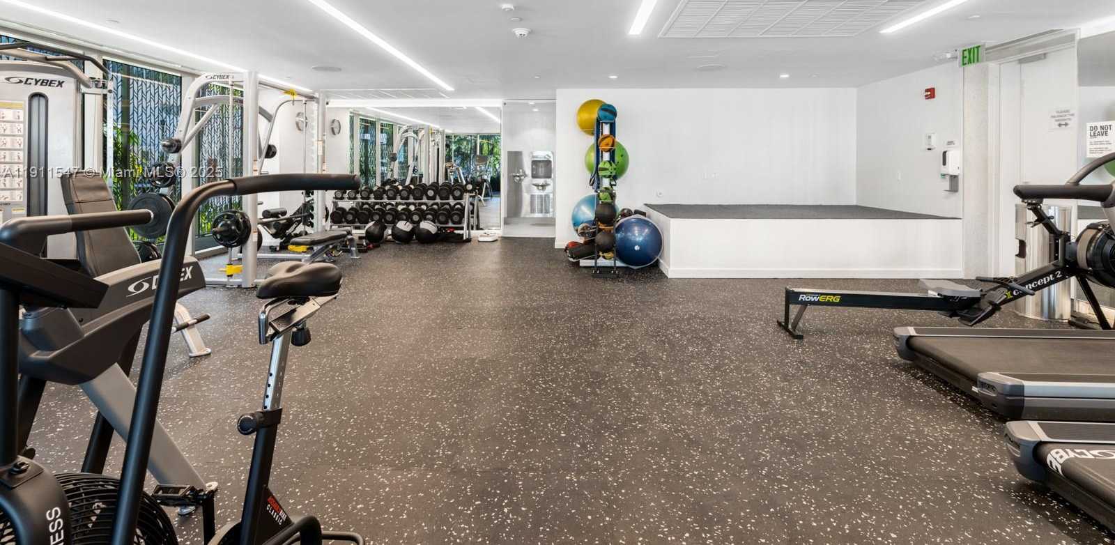 Small Image of 300 COLLINS AVE #PH3, Miami Beach Number 50