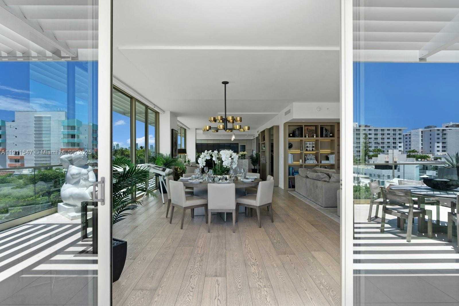 Small Image of 300 COLLINS AVE #PH3, Miami Beach Number 7