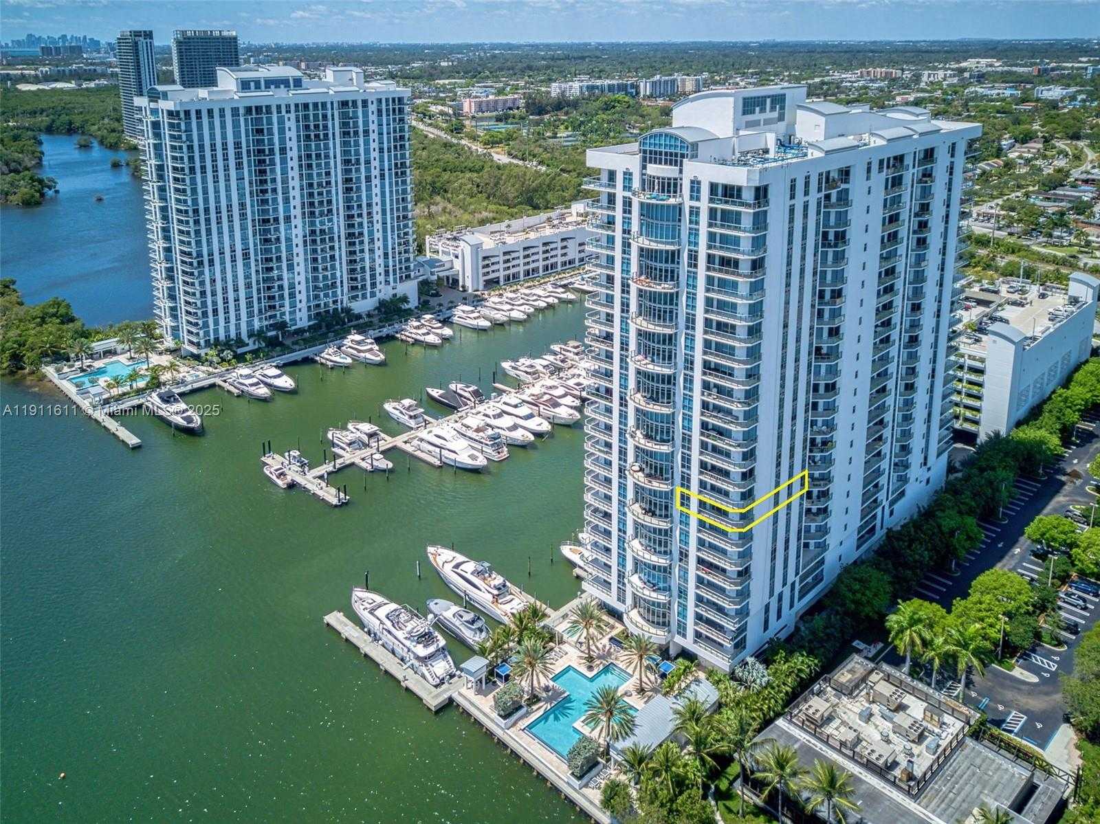 Small Image of 17301 BISCAYNE BLVD #910, North Miami Beach Number 1