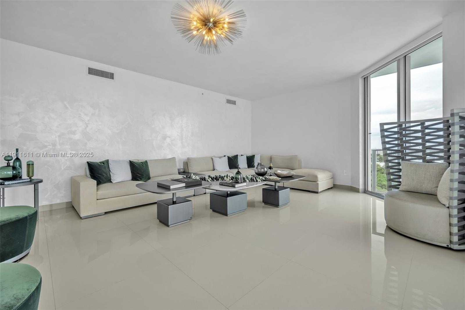 Small Image of 17301 BISCAYNE BLVD #910, North Miami Beach Number 11