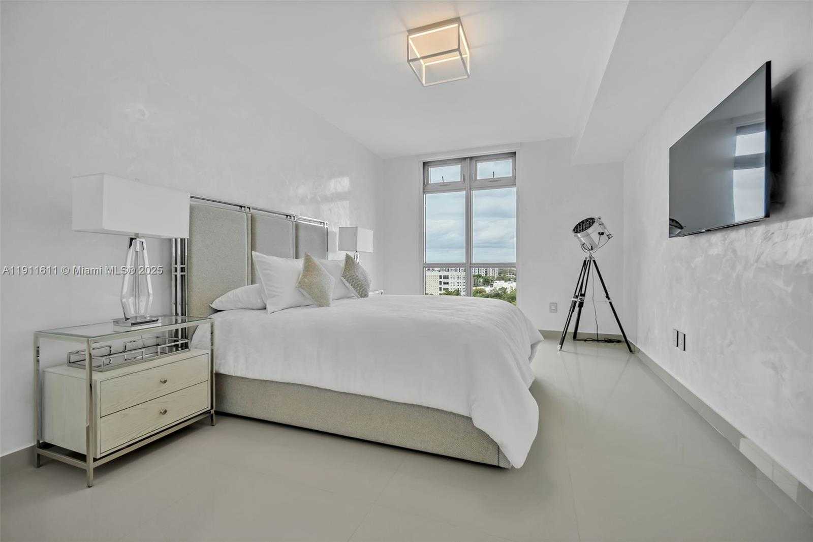 Small Image of 17301 BISCAYNE BLVD #910, North Miami Beach Number 18