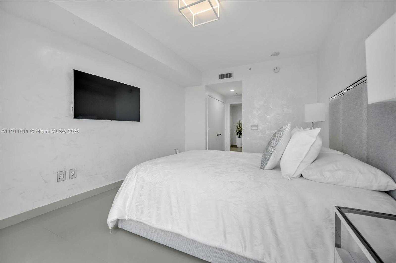 Small Image of 17301 BISCAYNE BLVD #910, North Miami Beach Number 19