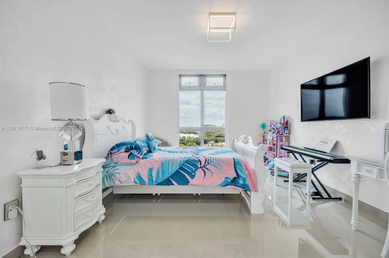 Small Image of 17301 BISCAYNE BLVD #910, North Miami Beach Number 23
