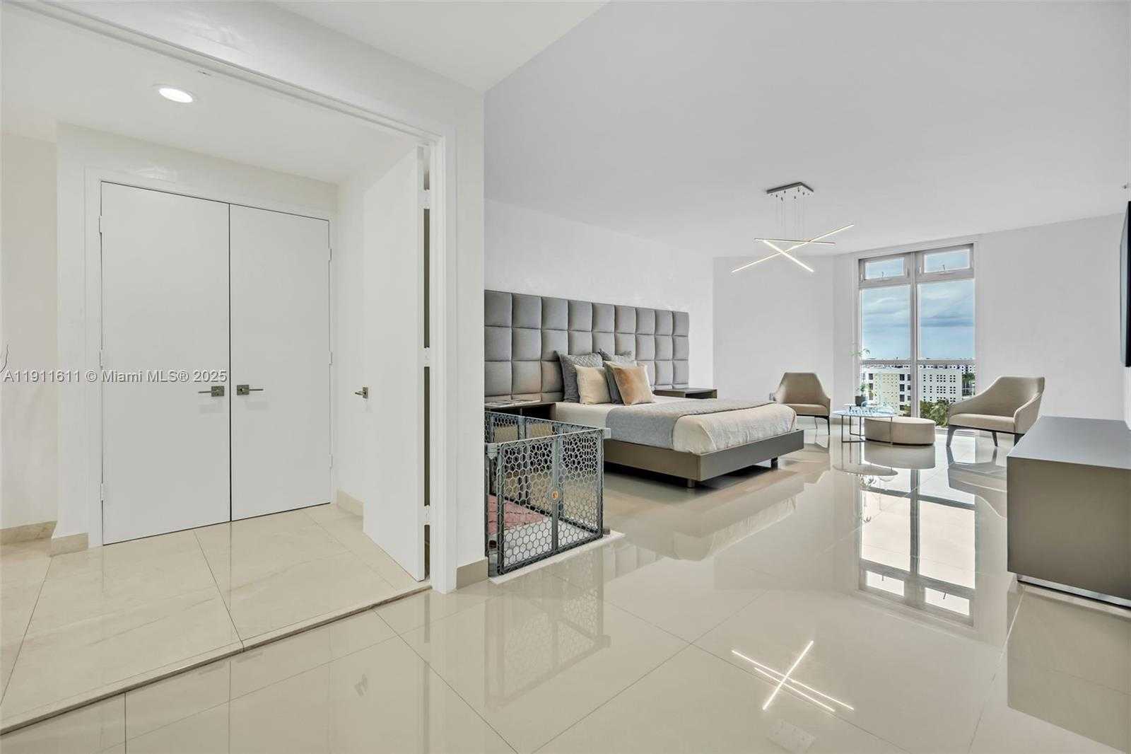 Small Image of 17301 BISCAYNE BLVD #910, North Miami Beach Number 25