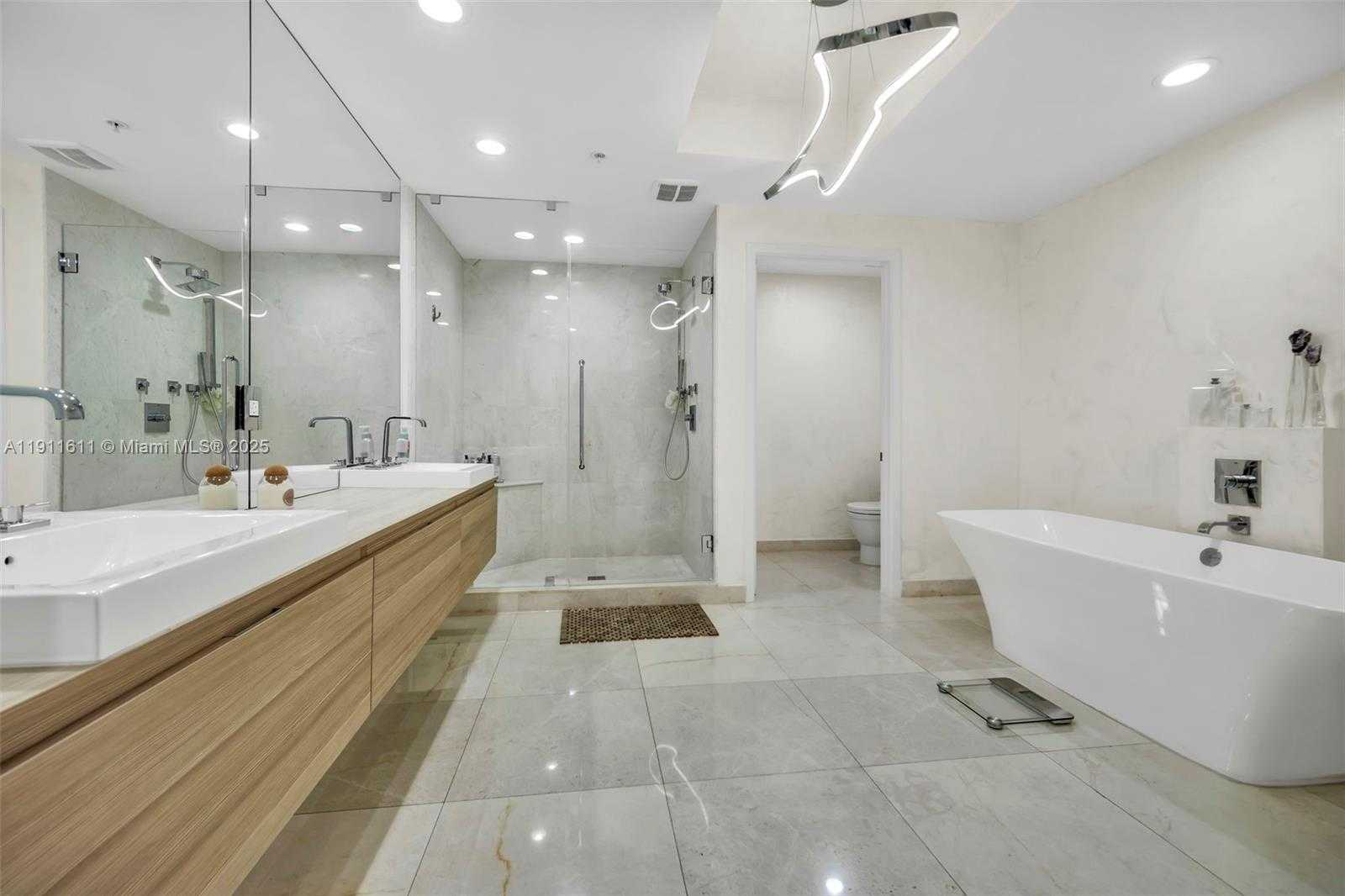 Small Image of 17301 BISCAYNE BLVD #910, North Miami Beach Number 29