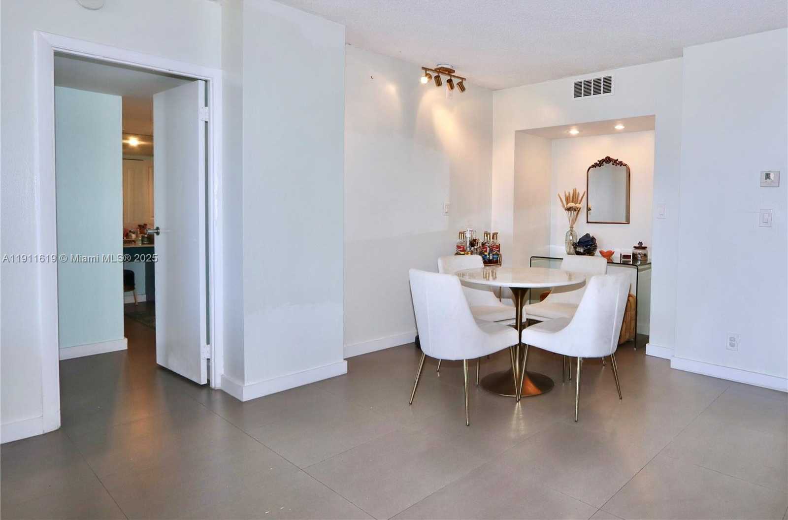 Small Image of 20379 WEST COUNTRY CLUB DR #836, Aventura Number 12