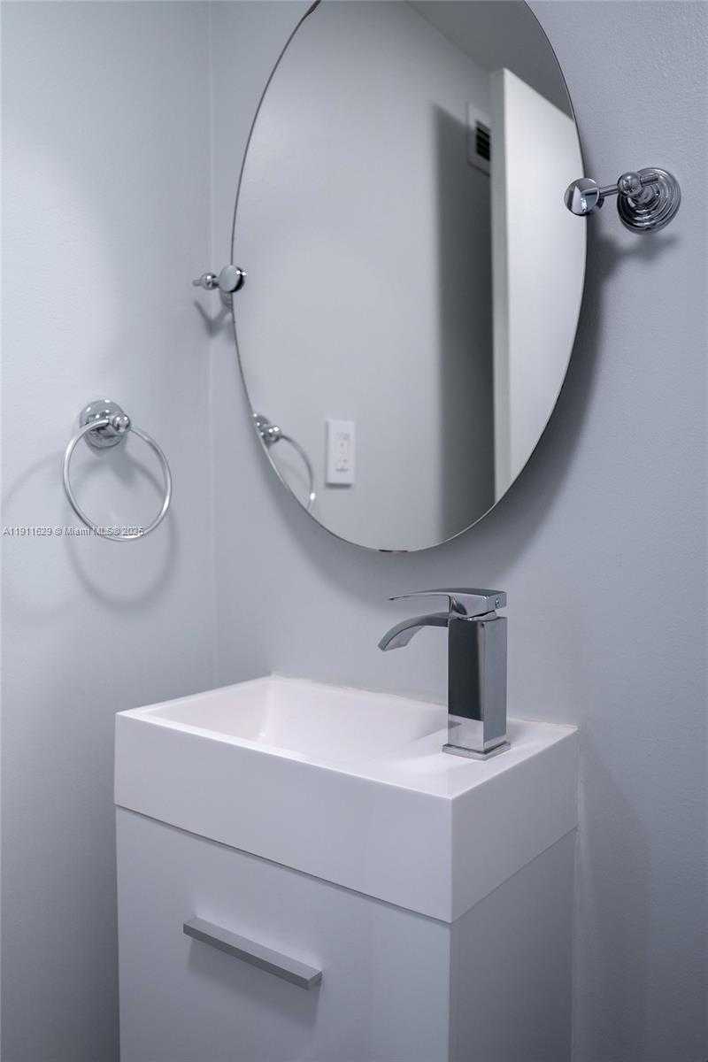 Small Image of 1600 SOUTH OCEAN DR #17D, Hollywood Number 9