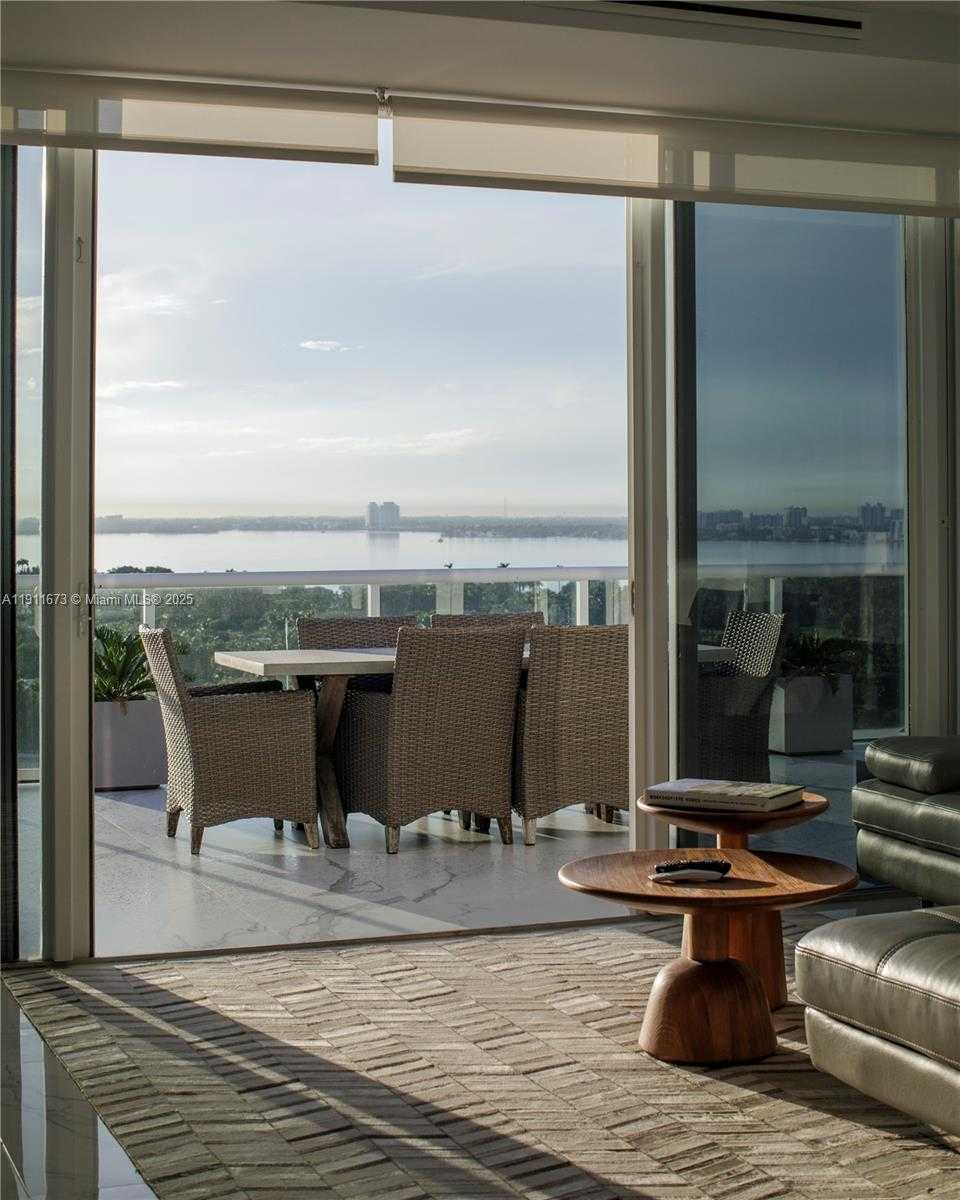 Small Image of 5001 COLLINS AVE #PH-1, Miami Beach Number 16