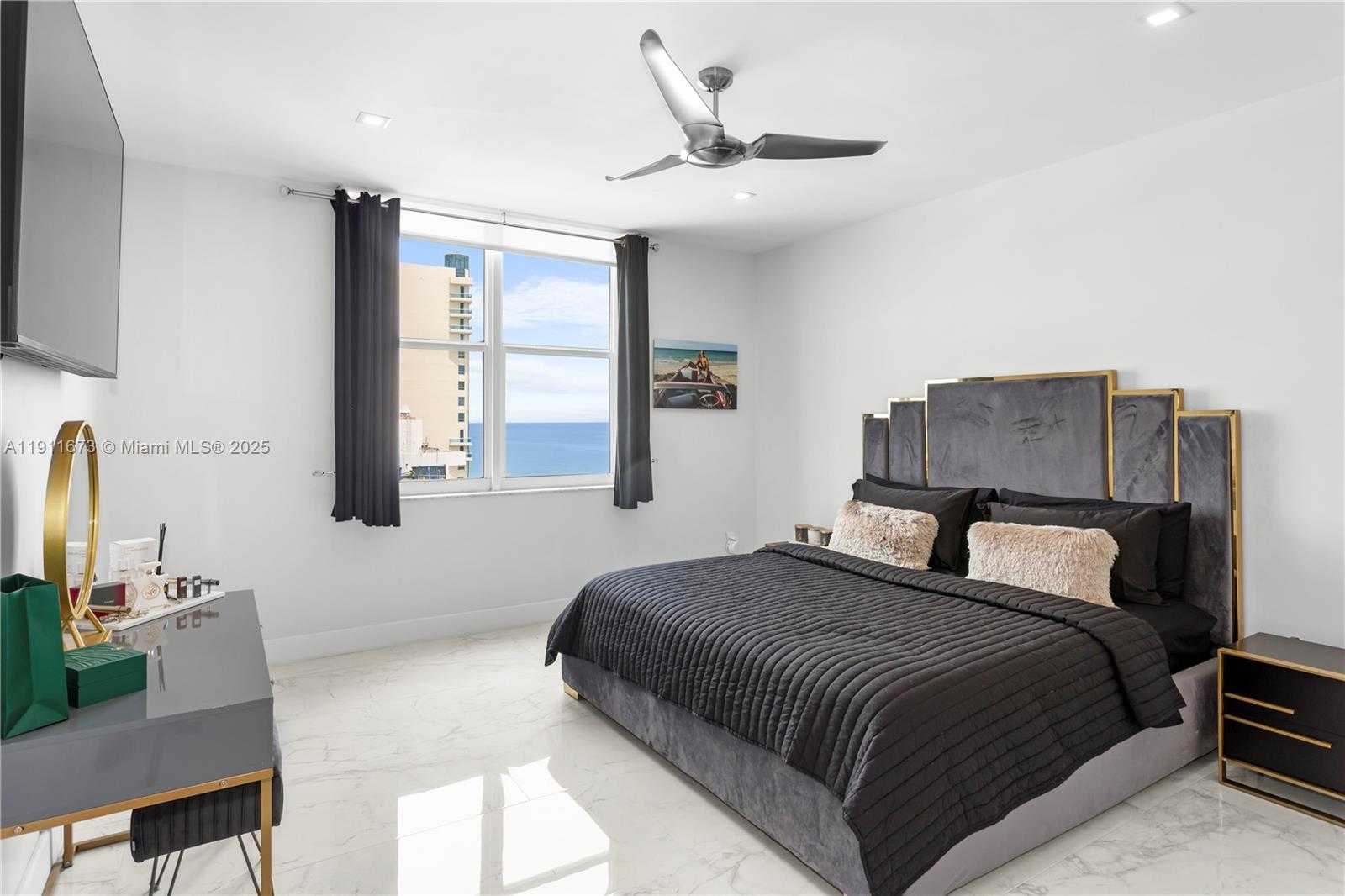 Small Image of 5001 COLLINS AVE #PH-1, Miami Beach Number 21