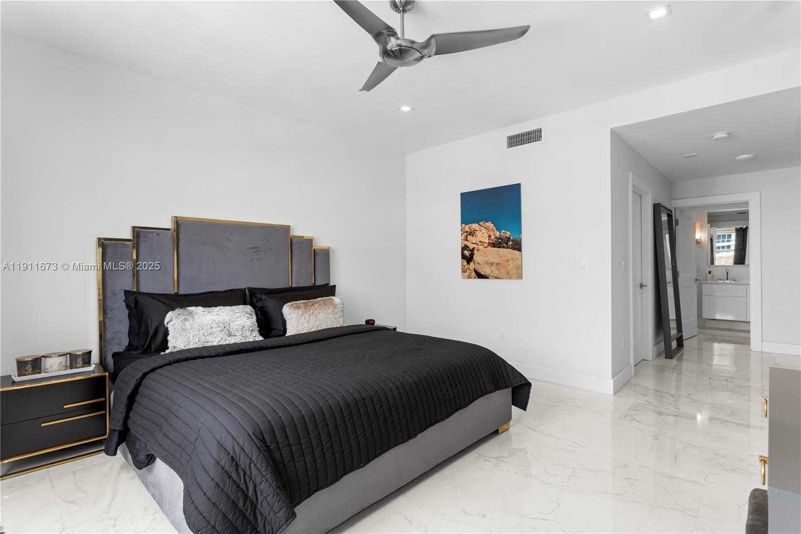 Small Image of 5001 COLLINS AVE #PH-1, Miami Beach Number 23
