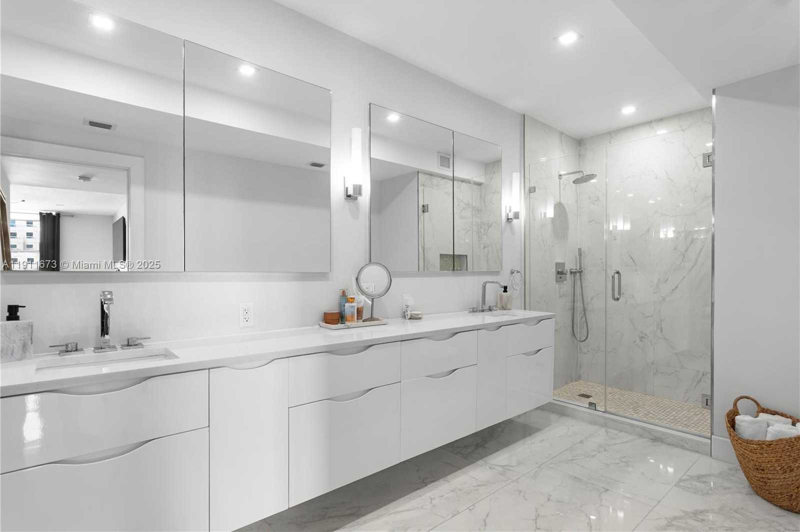 Small Image of 5001 COLLINS AVE #PH-1, Miami Beach Number 24